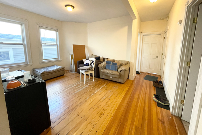 Living room - Large 4 Bedroom in Mission Hill! Stainless steel appliance and Laundry