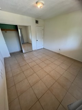 10x12 - South Miami Villas: Quiet, Cozy, Walk to UM Condo