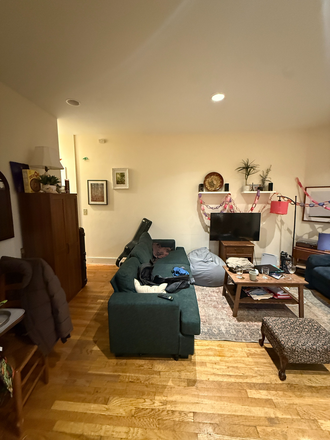 . - Renovated 3-bed on Marlborough St! No broker fee. Contact Will McGowan 617.512.5822 Apartments