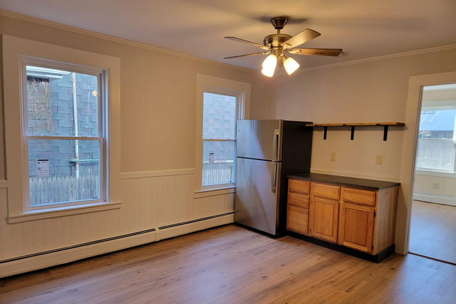 Kitchen - Harvard/Central Squares Renovated Apartment! Private Laundry. Near T.