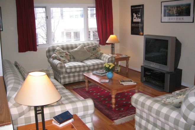 Living room - Fabulous 3BR Townhouse in Kendall Sq, Cambridge