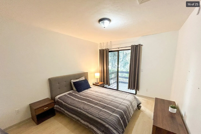 Bedroom - Townhouse Close to Campus