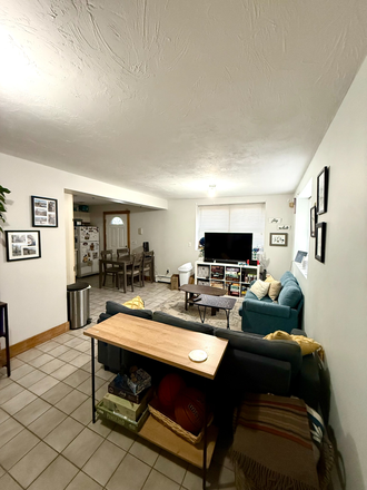 Living room area, view when you walk in on the right hand side - 2 Bedroom Apartment, Walk to Harvard & Train
