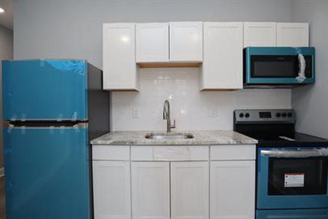 Kitchen - Amazing 3 bed 1 bath gem