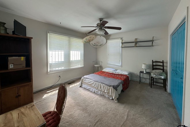 Bedroom - Private room with ensuite private bathroom next to Beltline
