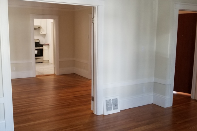 Living and Dining Room - 2-Bedroom Flat in Central Richmond District Rental