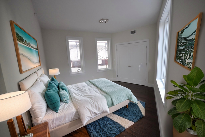 1 - Single Family Row OFF Campus NO FEE 9/1 Apartments