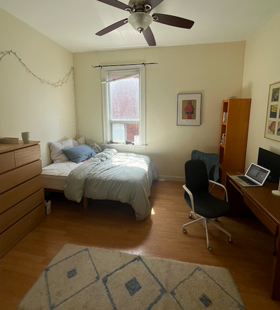 Bedroom - $860 room for rent for August. Next to Lansdowne Station. Apartments