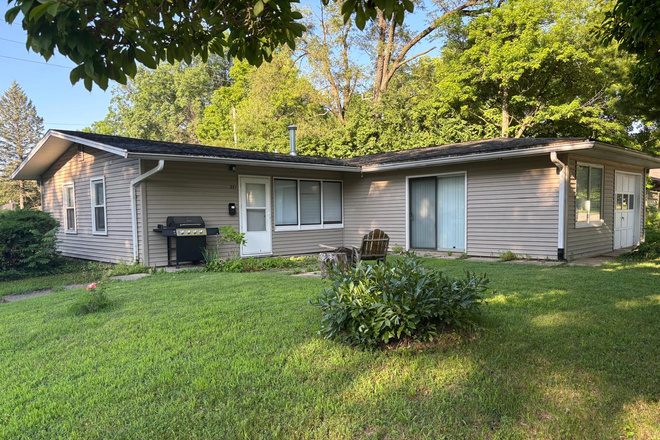 House - Graduate student house close to campus