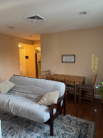 common room showing dining table - 2 spacious bedrooms available in pristine property, close to pub transport, Chesnut Hill res Apartments