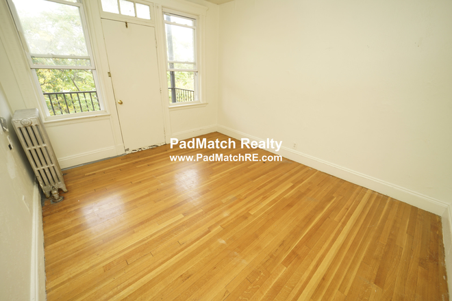 Bedroom - No broker fee 2 BHK for up to 4 people near T! Heat and hot water incl, has a balcony! Apartments