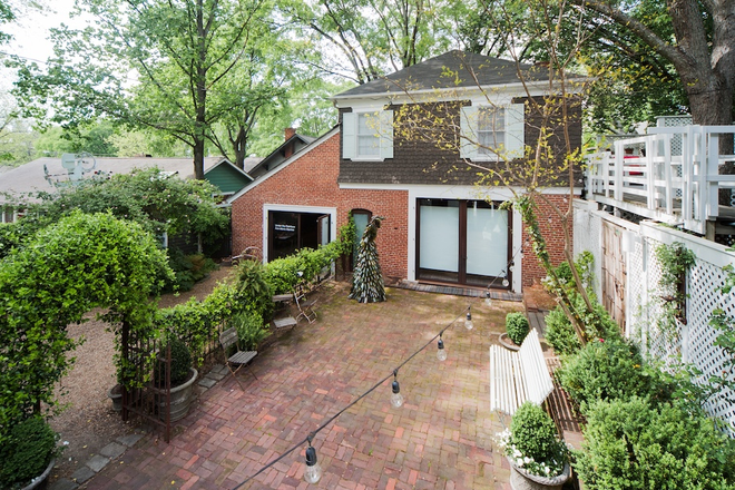 Exterior View of Carraige House/Above Gallery - Historic Carriage House Apartment