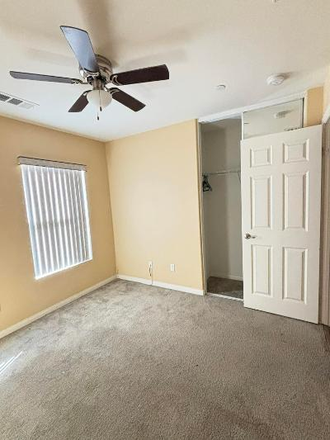 Room available - Spring Mountain Area Room for Rent House