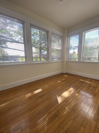 A - 3. bed with living room NO FEE Apartments
