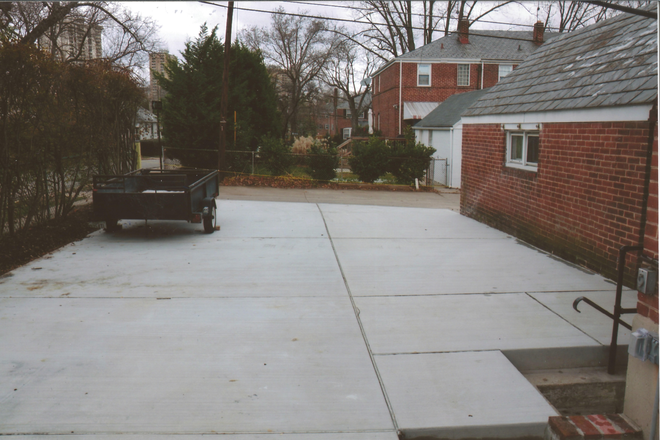 Private Driveway - 200 Linden Av,e, Towson, MD - Townhome for Rent (2 blocks from Towson U.) (Baltimore County)