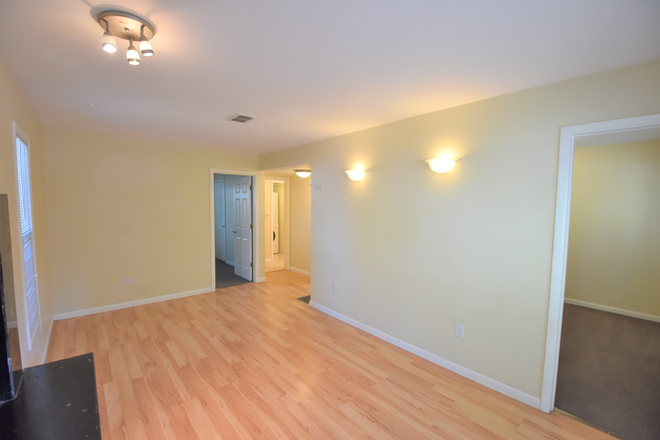 2323 Walnut #3 - 2323 South St. (4BR/2BA) Duplex