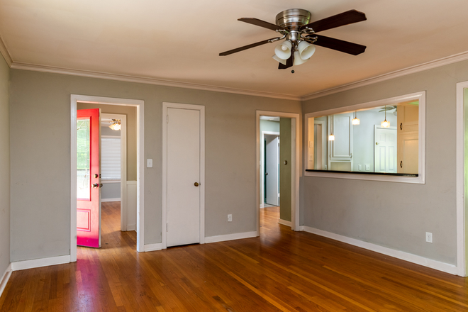 Bedroom - Great 2/2 in Belhaven with off street parking and close to hospitals Duplex