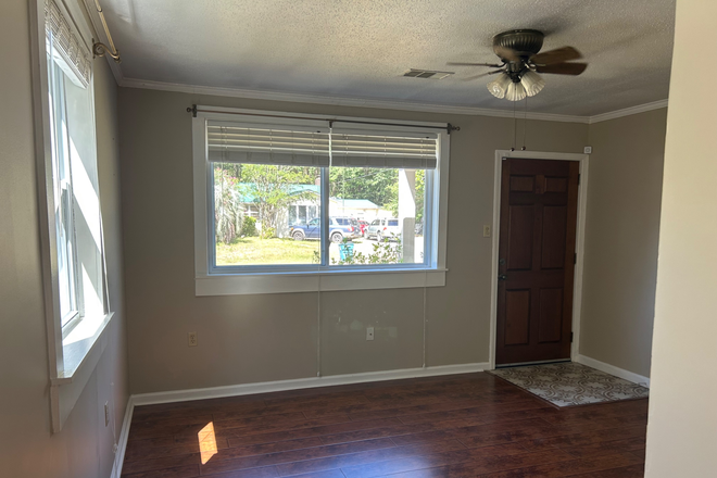 Entry way/living room - Single Family Home for Rent