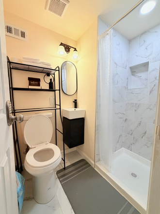 Bathroom, Suite 2a - Private Bedroom & Bath - Healthcare Professionals and Students - Near UMMC Townhome