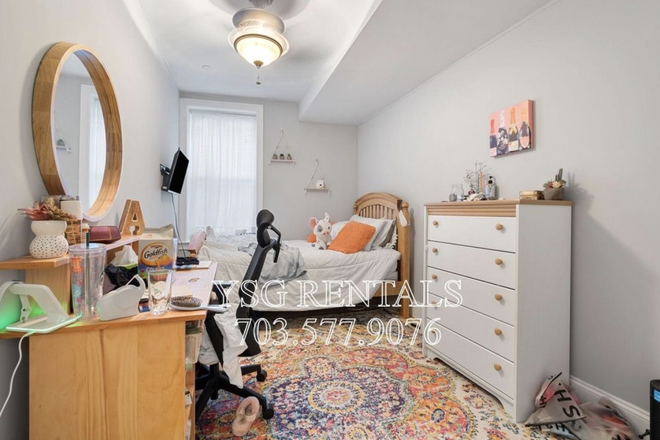Bedroom - Large Apartment close to Campus and Orange Line