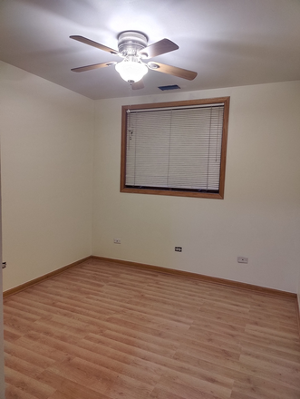 Bedroom - Room available in Claremont Ave Apartments