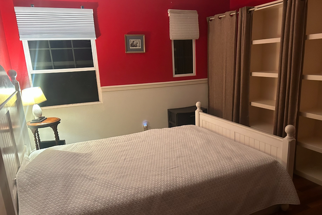 Room - Fully furnished room near The Market Place