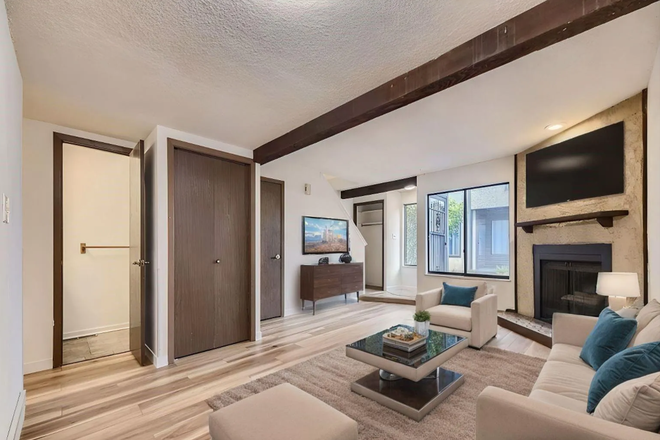 living room - 3 bed 3 bath townhome central Boulder