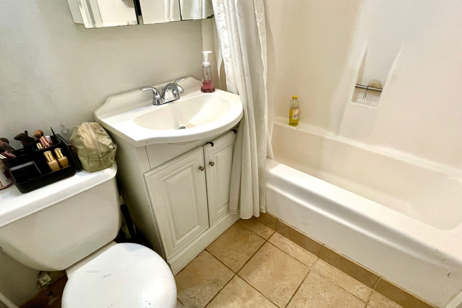 bathroom - 1 Bedroon unit in full service condo building with pool, Gym, 24h secur, near BCM, NE Uni., T, LMA