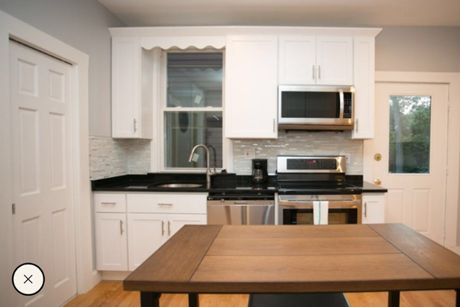 kitchen - **NO BROKERS FEE!!** FURNISHED Renovated 5 Bed / 3 Bath w/ Central AC! Available 9/1/26!! Apartments