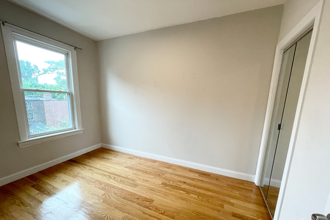 Bedroom - South End 4 Bed, Laundry in Building, New Kitchen and Bathroom Apartments