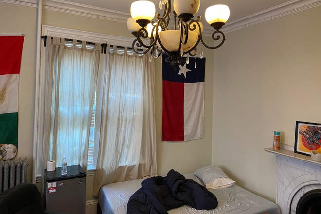 Bedroom - MASSIVE 8BED Right in the Heart of the Hill! Walking Distance to Campus House