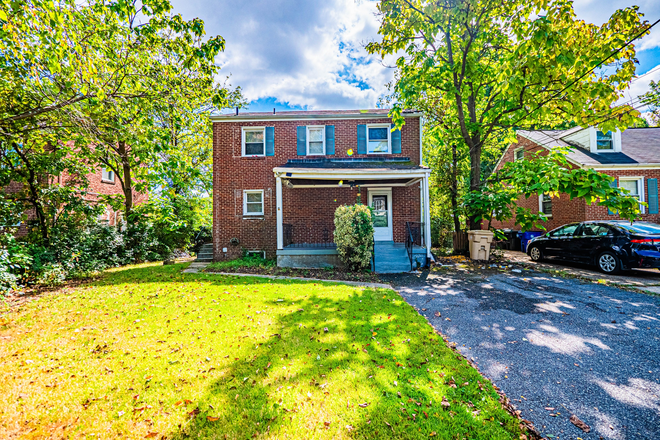 Outside Streetbiew - 5 bed 2 baths Close to UMD at Potomac Ave! FULLY FURNISHED House