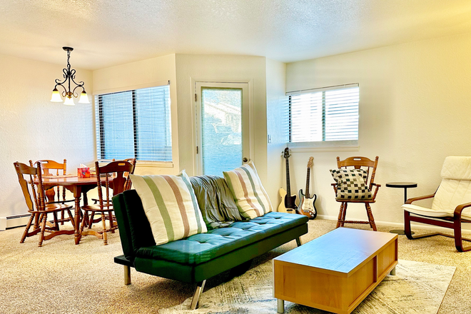 Living Room - 28th & Kalmia 2bdr 2ba Condo