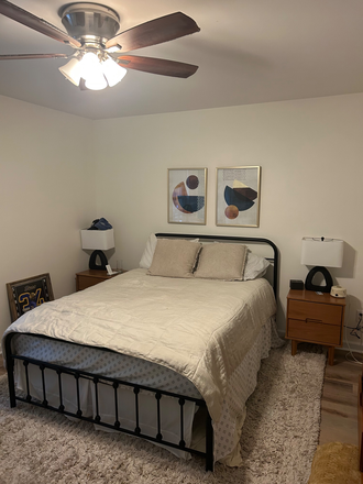 Your bedroom very big with desk bed and furniture ready - Townhouse