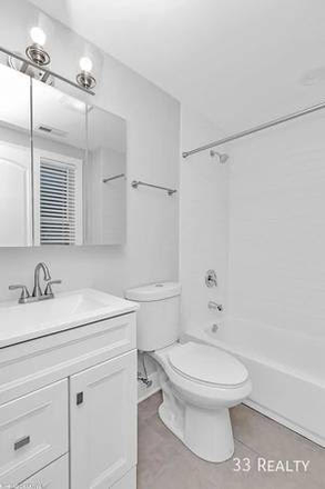 Bathroom 1 - Pilsen 2 bed/2bath - $1900