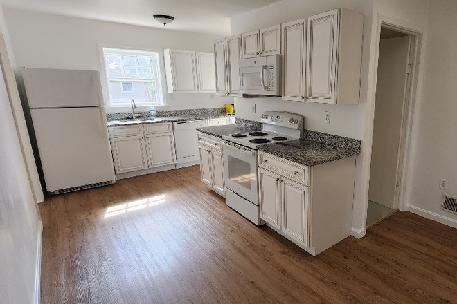 Kitchen - 4Bd 2Ba for rent House