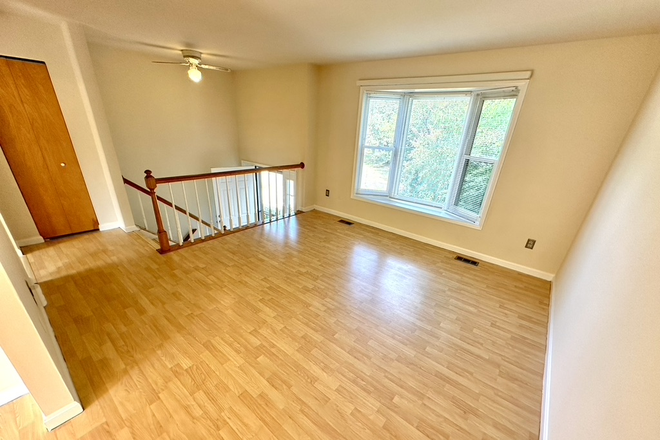 gorgeous living room - IT'S NOT TOO LATE! TWO AWESOME ROOMS LEFT IN HUGE, GORGEOUS HOUSE! ONLY $795 EACH! AVAILABLE AUG. 1!