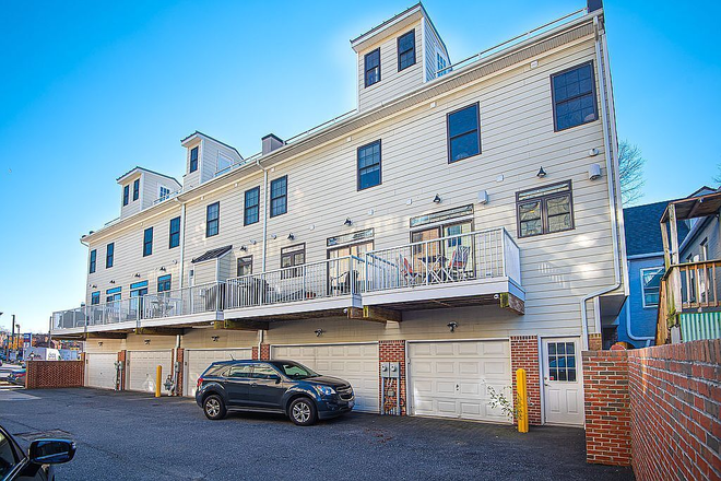 Garage / Parking Area - Stunning 3BR/4BA Townhouse in Historic Fells Point - Walk to Hopkins