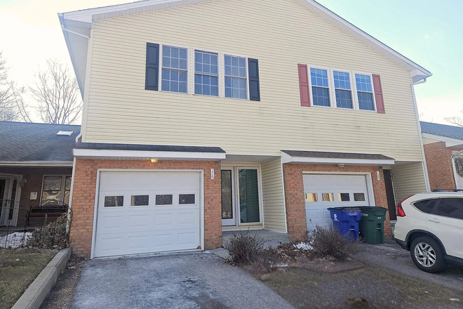 Exterior - Quiet Community with Veterinary Student Roommate!