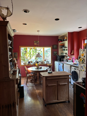 Kitchen - Sunlit Room in Beautiful Victorian Home Midway between Harvard and Central