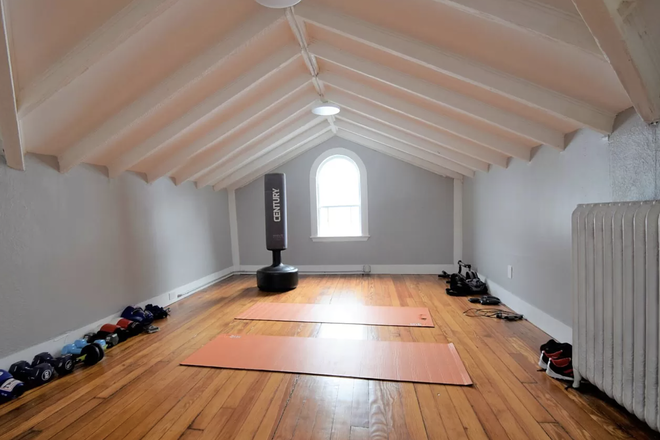 Attic - Beautiful apartment close to BC