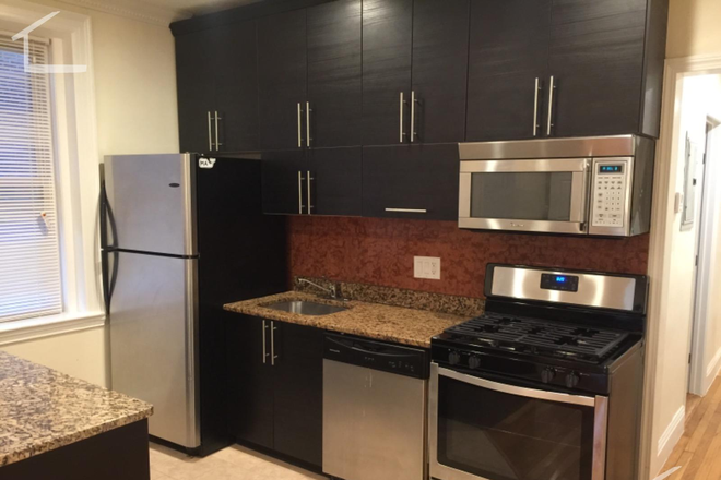 Kitchen - 4 bed 2 bath with central ac! 9/1/2025 Apartments