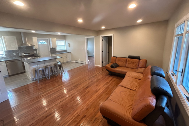 Living room - Manor Parkway - 8 Bedroom - Available as of 3-20-26 For June 2026! House