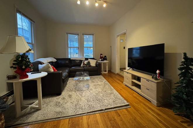 living room - Spacious & Affordable Off-Campus Housing Close to SHU House