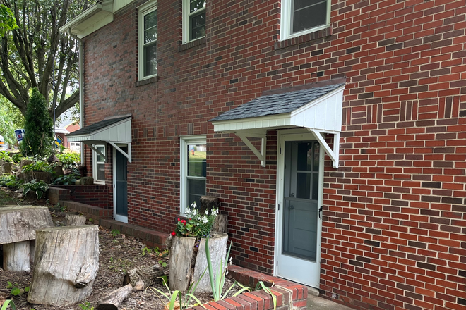 Two external entrances - Quiet Neighborhood, Walkout Basement Apartment, Separate Entrances