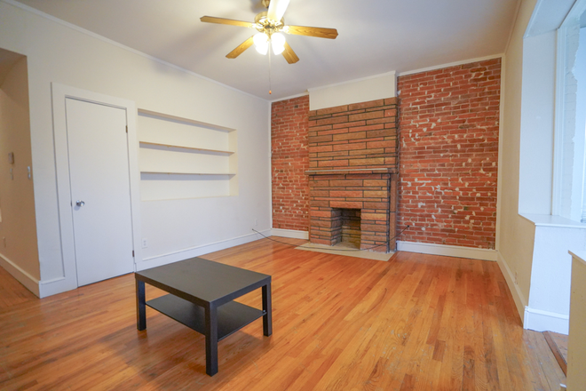 Living Room - 5943 Kingsbury #2E Apartments