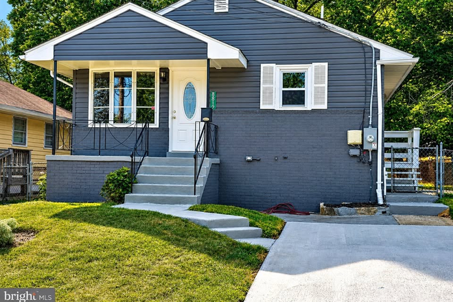 Front exterior - House near campus