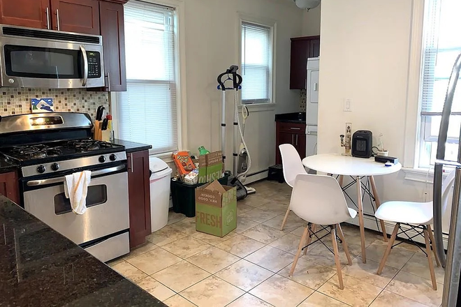 DINING ROOM AREA - 3 bed/ 1 bath Available 09/01/2025 Duplex