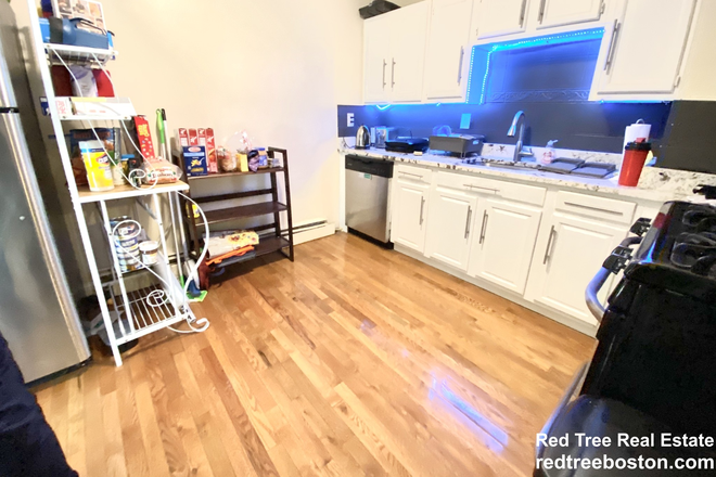 Call NOW for showings! 617-236-8550 - EVERETT ST - GREAT DEAL IN JEFFRIES POINT! 1ST FLR 2BR/1BA W/ LNDRY IN BLDNG NEAR MBTA BLUE LINE!