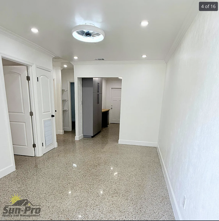 750 Living Room - 750 Bethune - Walk to Campus from fully renovated beauty! Duplex